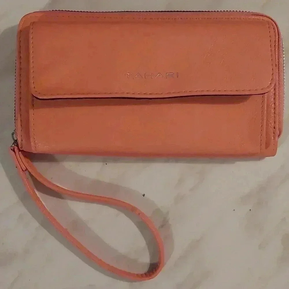 NWOT TAHARI PINK WRISTLET WALLET WITH IDENTITY PROOF LINING